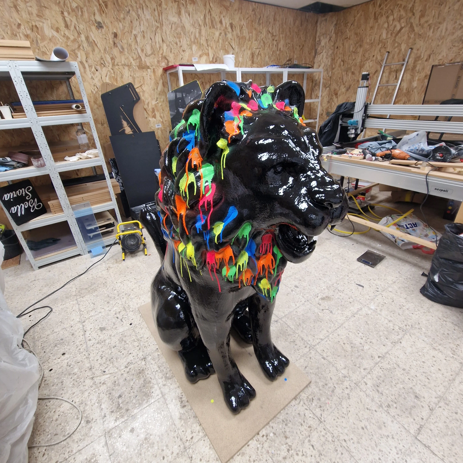 Reproduction d’un Lion Taille Réelle – Impression 3D & Peinture Époxy Extérieure