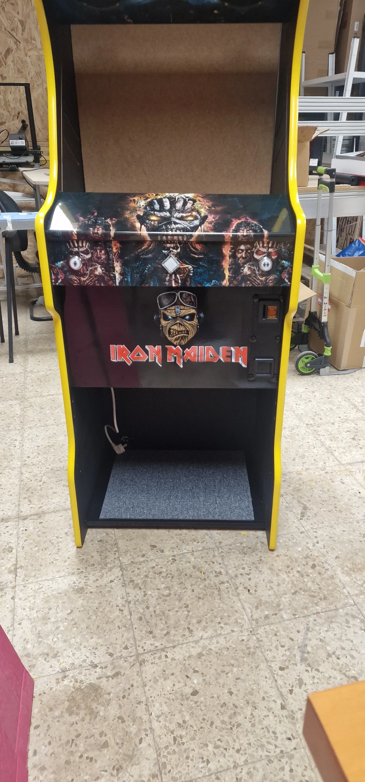 Borne d’Arcade Iron Maiden – Version Custom avec Monnayeur & Caisson de Basses Intégré