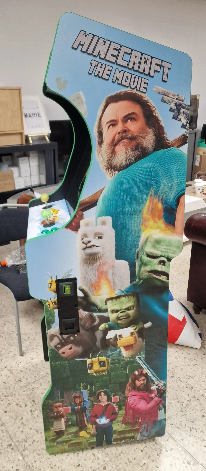 Borne d’arcade Minecraft avec monnayeur – Fabrication sur mesure et design unique inspiré du film